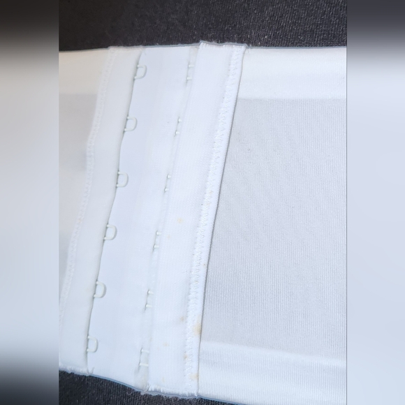 Victoria's Secret - White and Black Very Sexy Bra and Hip Corset set - (36D/M-L) - Picture 6 of 14